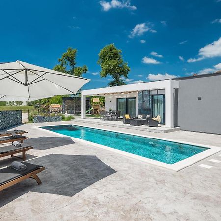 Beautiful Home In Tinjan With Jacuzzi Экстерьер фото