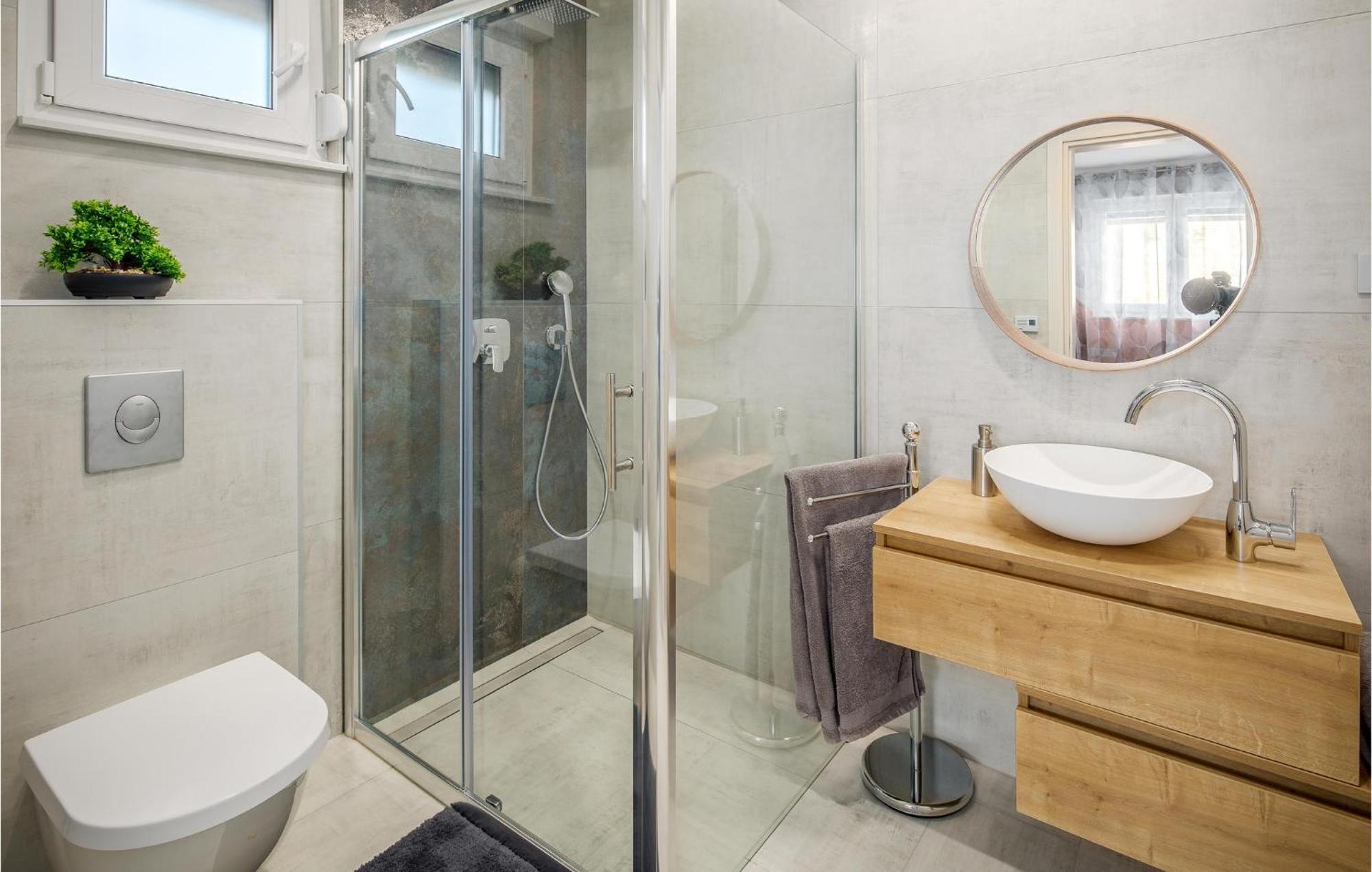 Beautiful Home In Tinjan With Jacuzzi Экстерьер фото