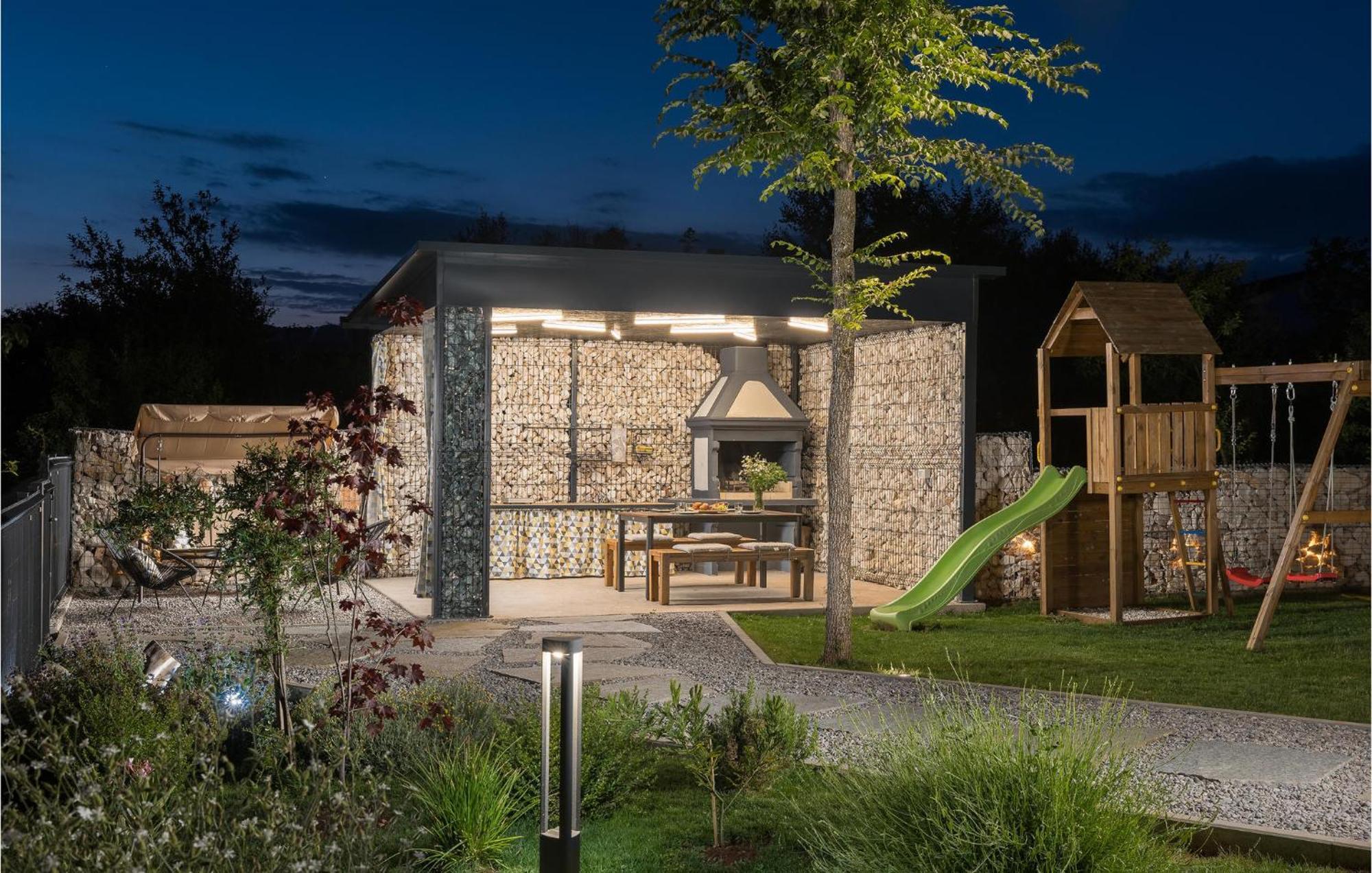 Beautiful Home In Tinjan With Jacuzzi Экстерьер фото