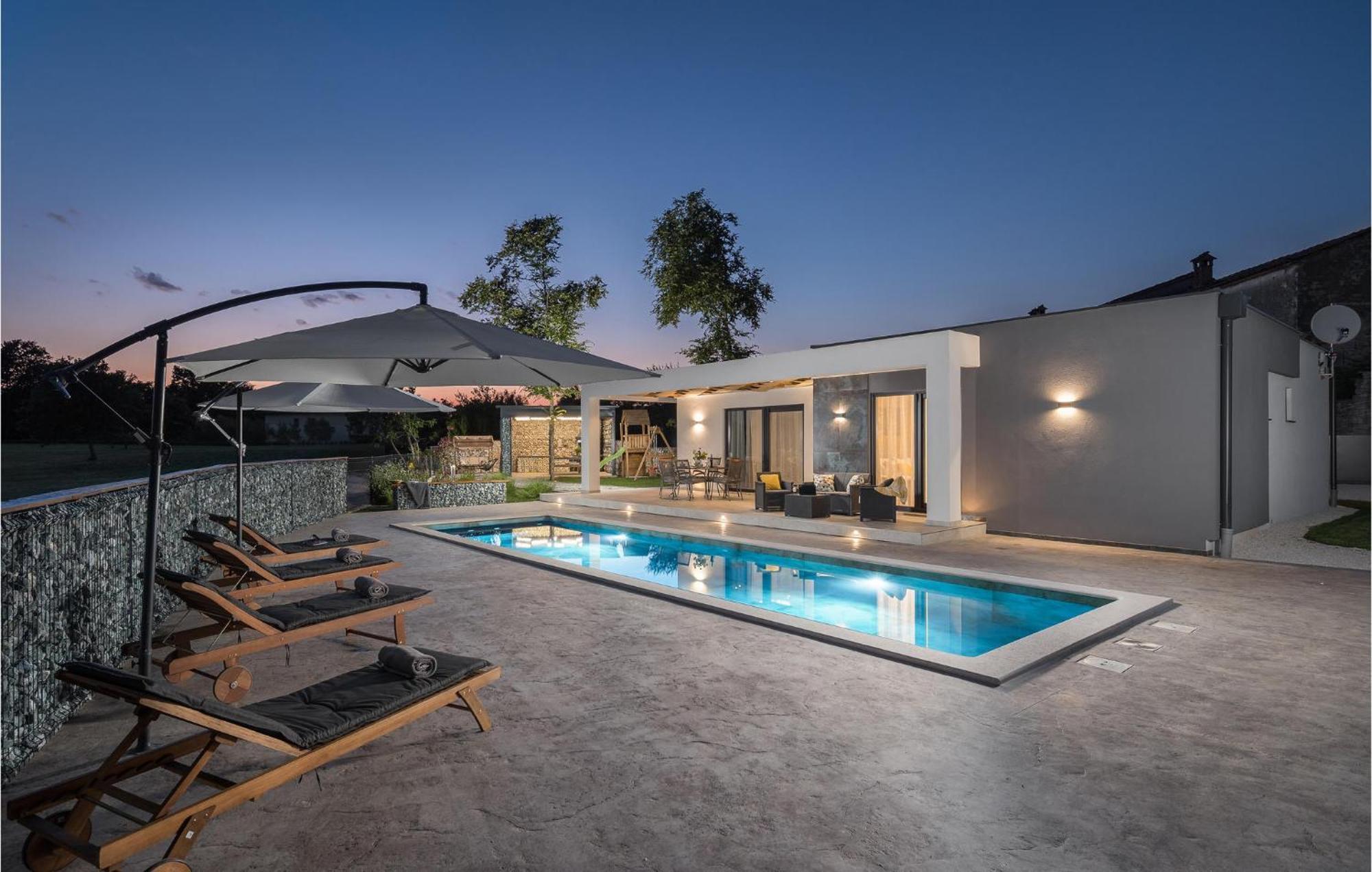 Beautiful Home In Tinjan With Jacuzzi Экстерьер фото