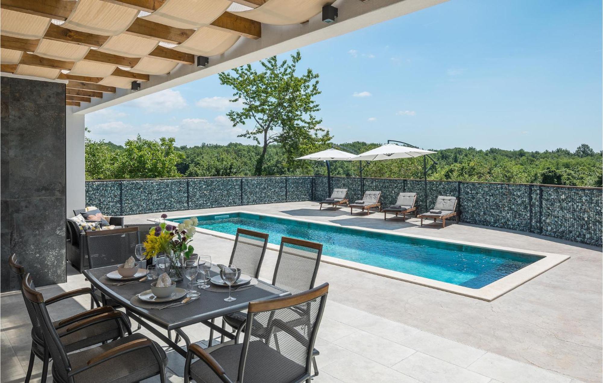Beautiful Home In Tinjan With Jacuzzi Экстерьер фото