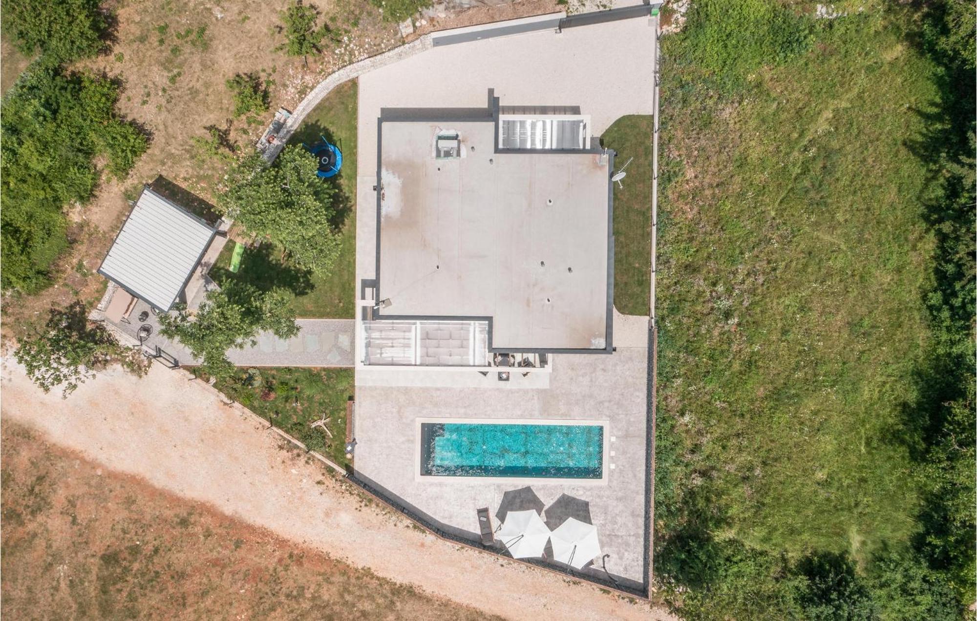 Beautiful Home In Tinjan With Jacuzzi Экстерьер фото