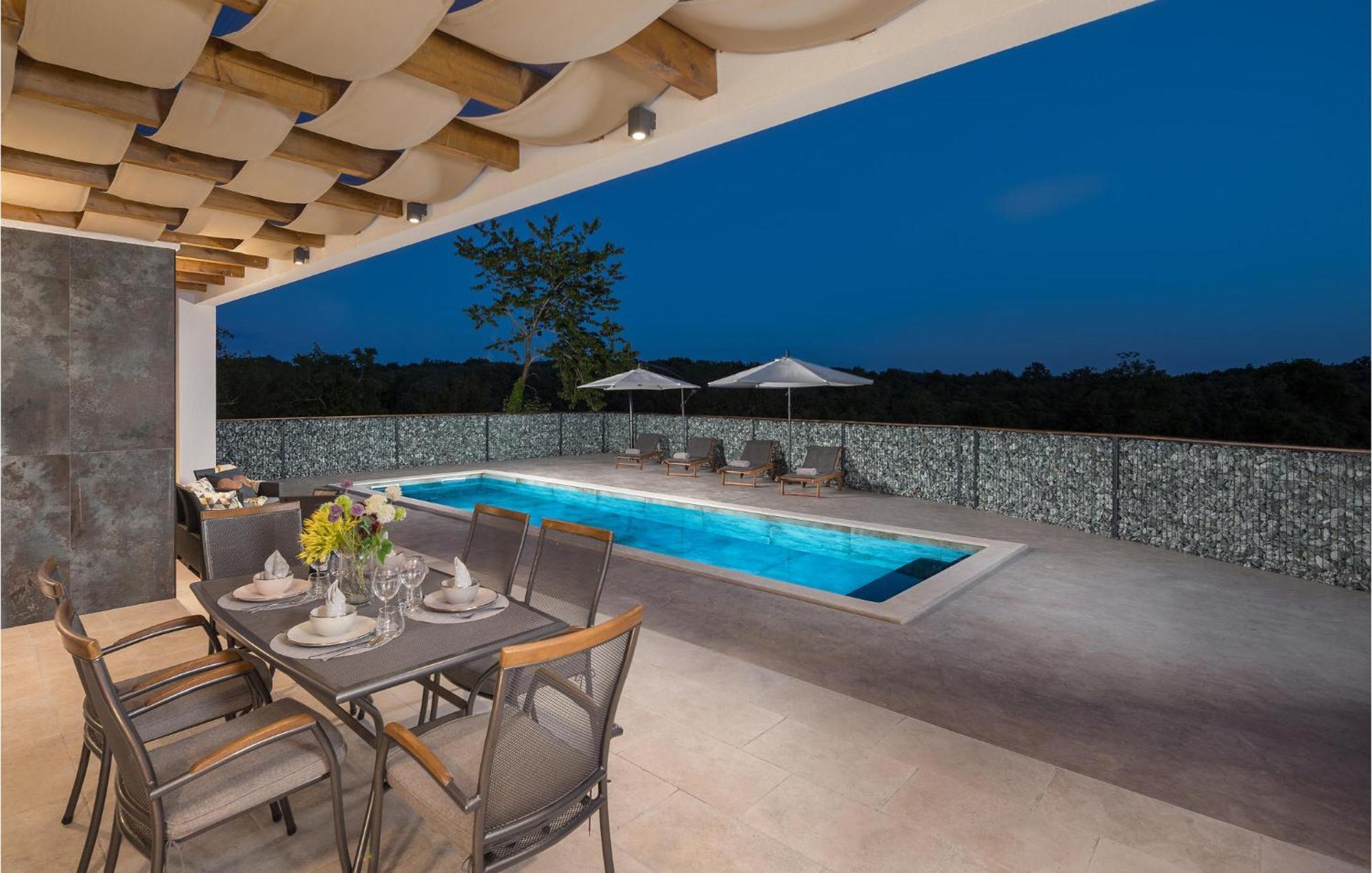Beautiful Home In Tinjan With Jacuzzi Экстерьер фото