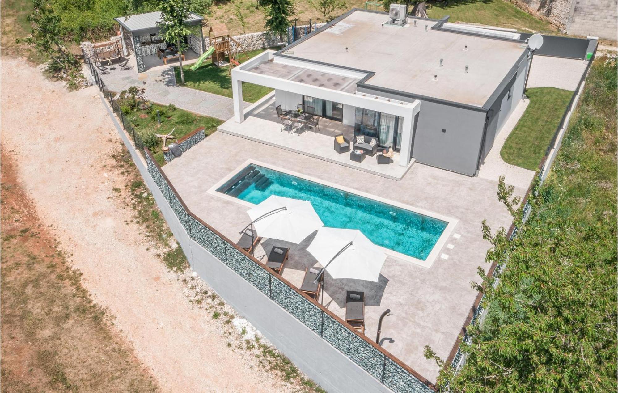 Beautiful Home In Tinjan With Jacuzzi Экстерьер фото