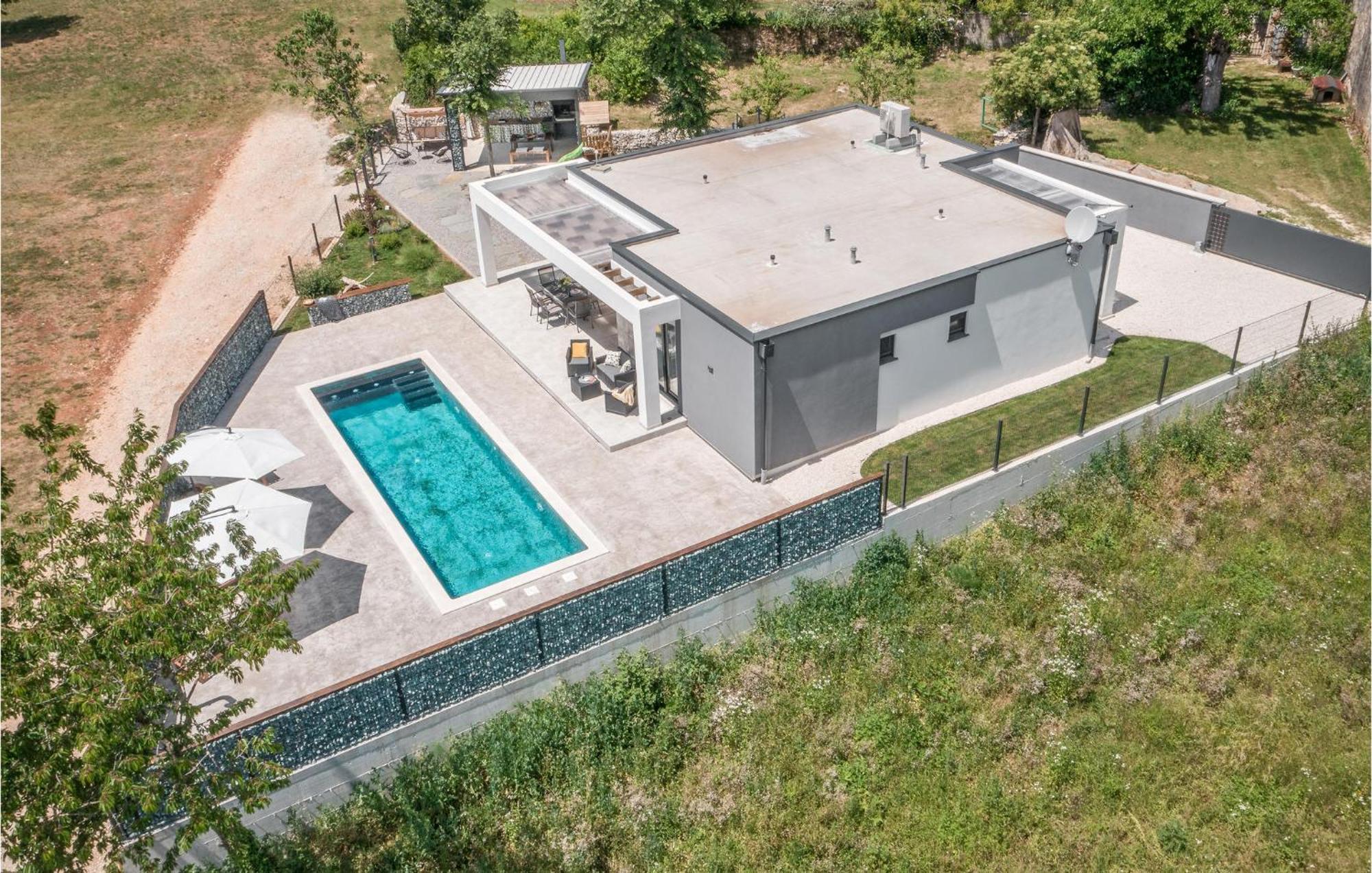 Beautiful Home In Tinjan With Jacuzzi Экстерьер фото