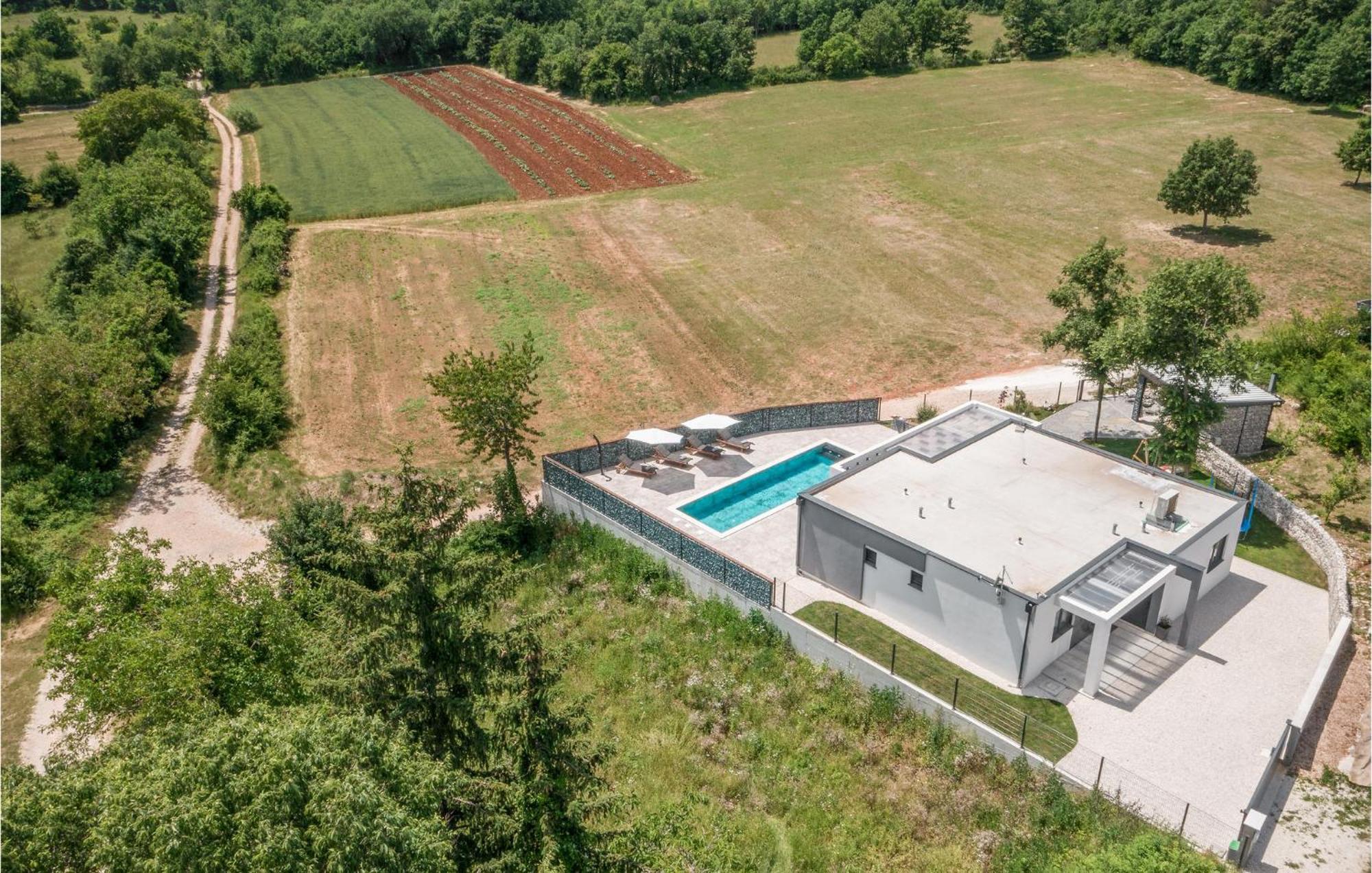 Beautiful Home In Tinjan With Jacuzzi Экстерьер фото