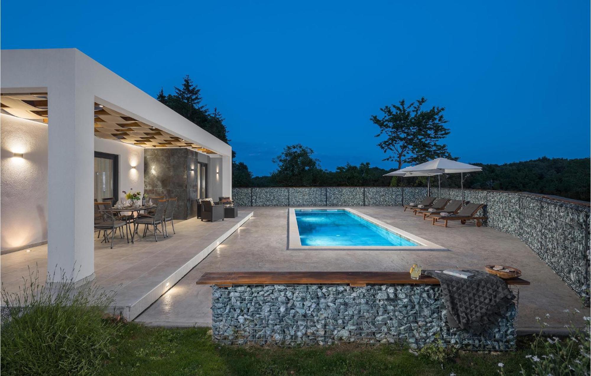 Beautiful Home In Tinjan With Jacuzzi Экстерьер фото