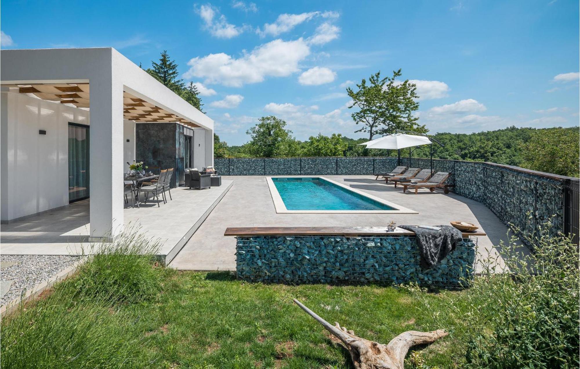 Beautiful Home In Tinjan With Jacuzzi Экстерьер фото